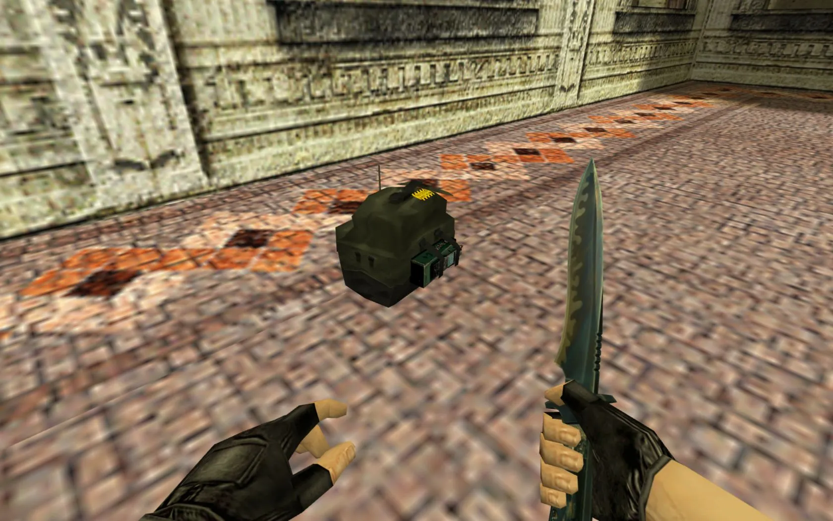 Скриншот  Модель v_ BackPack Partial reskin and hack для CS 1.6: p_ и w_ файлы, звуки, анимации осмотра