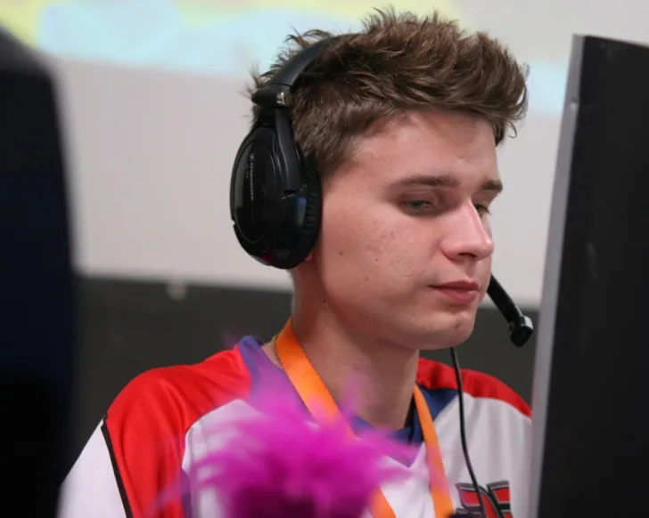 Скриншот Конфиг «ROMJkE.cfg» для CS 1.6 — Профессиональные настройки от Романа Макарова