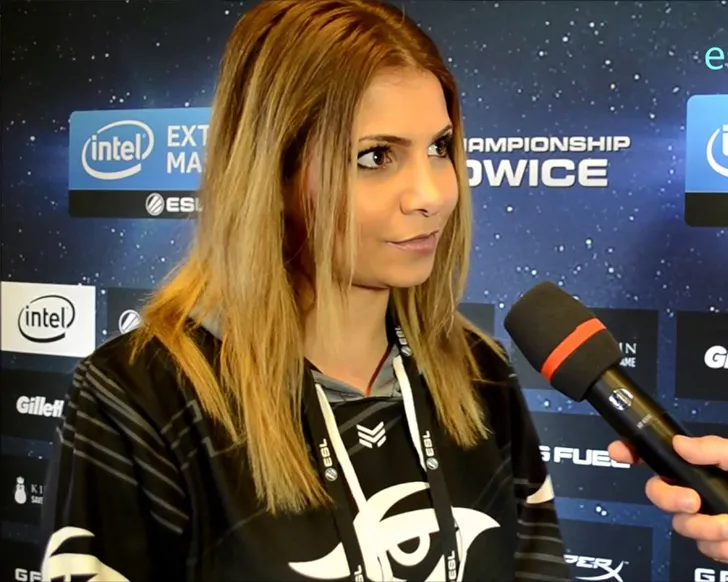 Скриншот Конфиг «zAAz.cfg» для CS 1.6 - Профессиональный игрок Зайнаб Турки