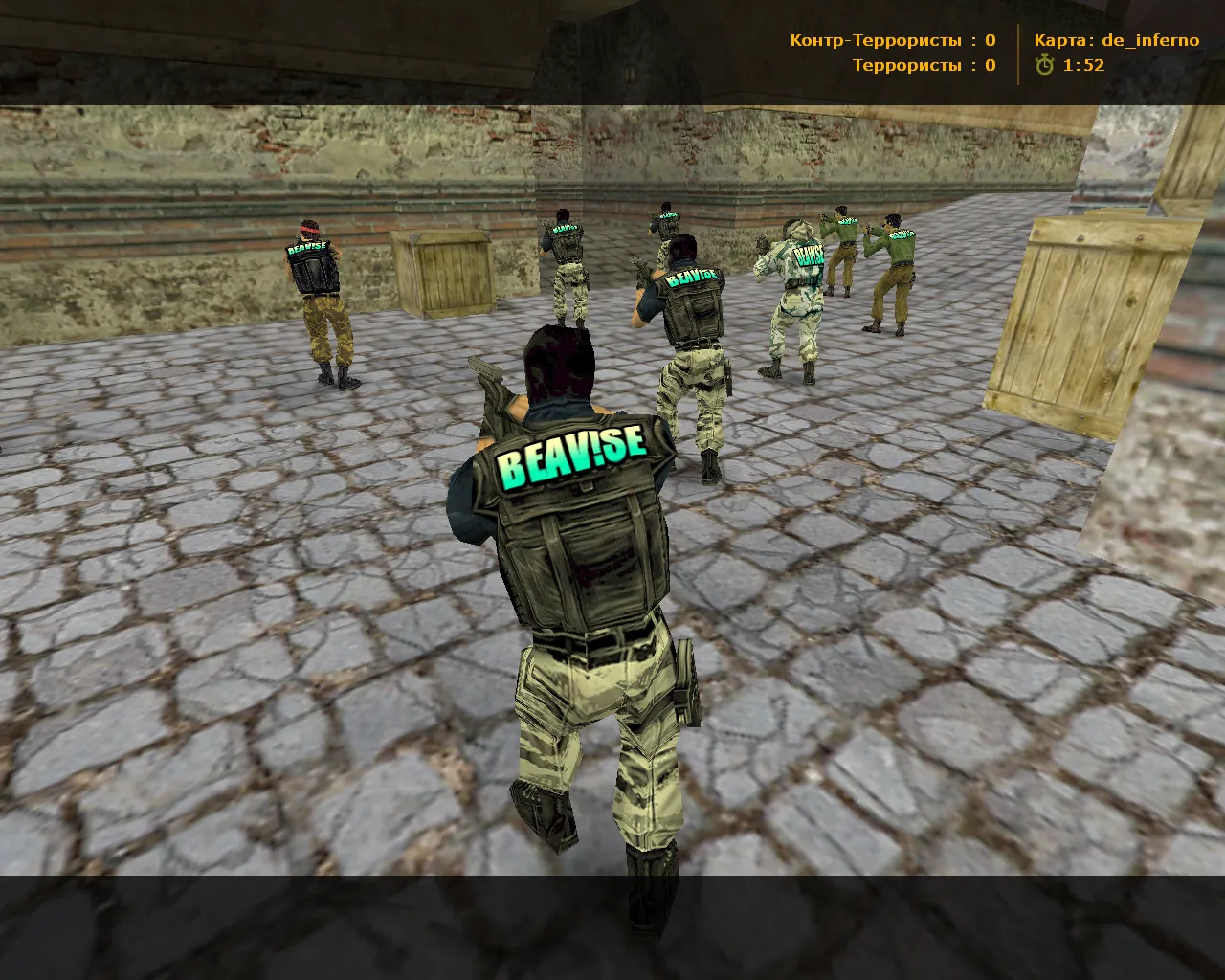 Скриншот CS 1.6 от Бивиса (BEAV!SE): сборка с коробкой «Дом Паши», логотипом на спине и оригинальным конфигом