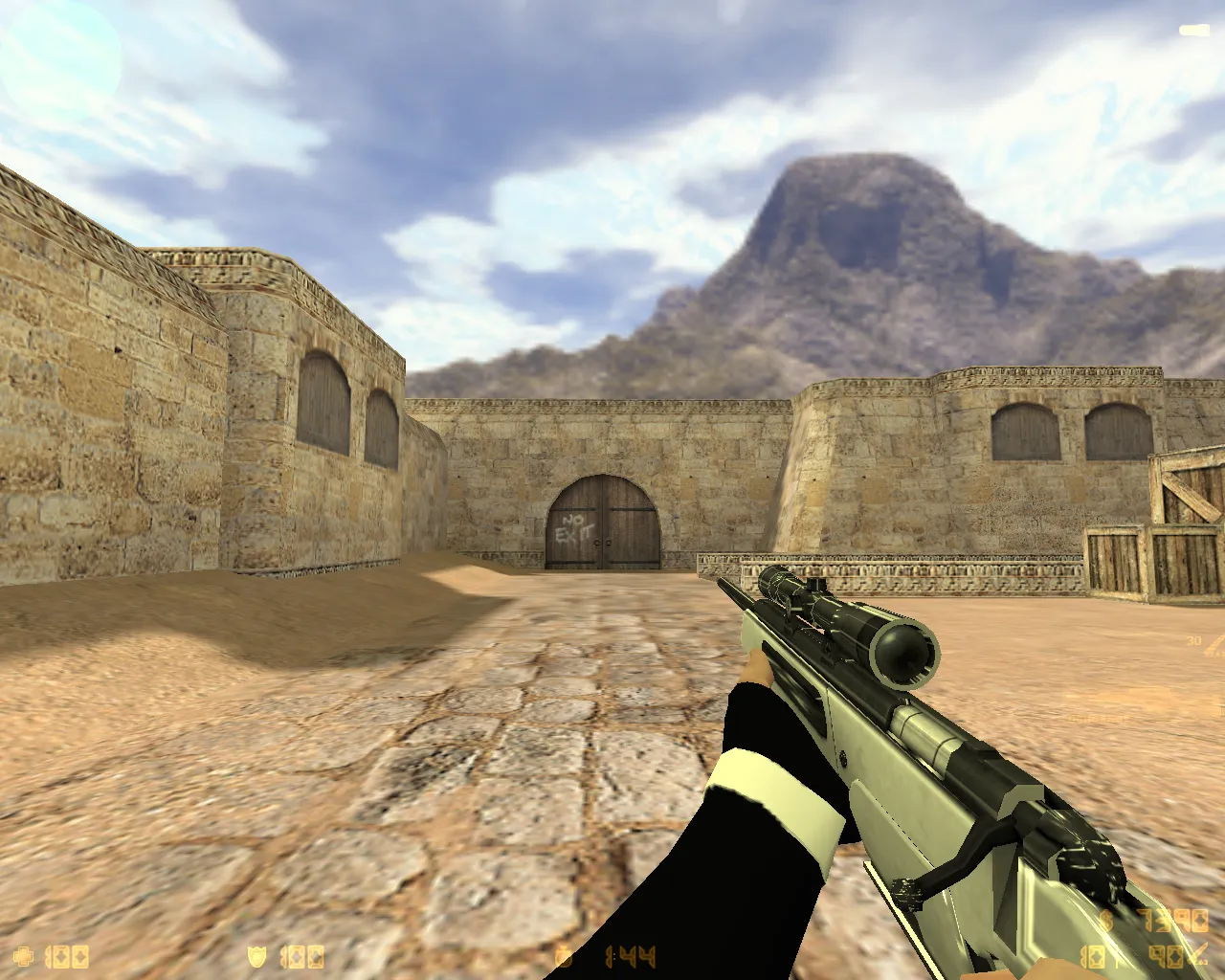 Скриншот  CS 1.6 «Хром» — сборка CS 1.6 с 27 хром-моделями оружия, темным меню и оптимизированным конфигом