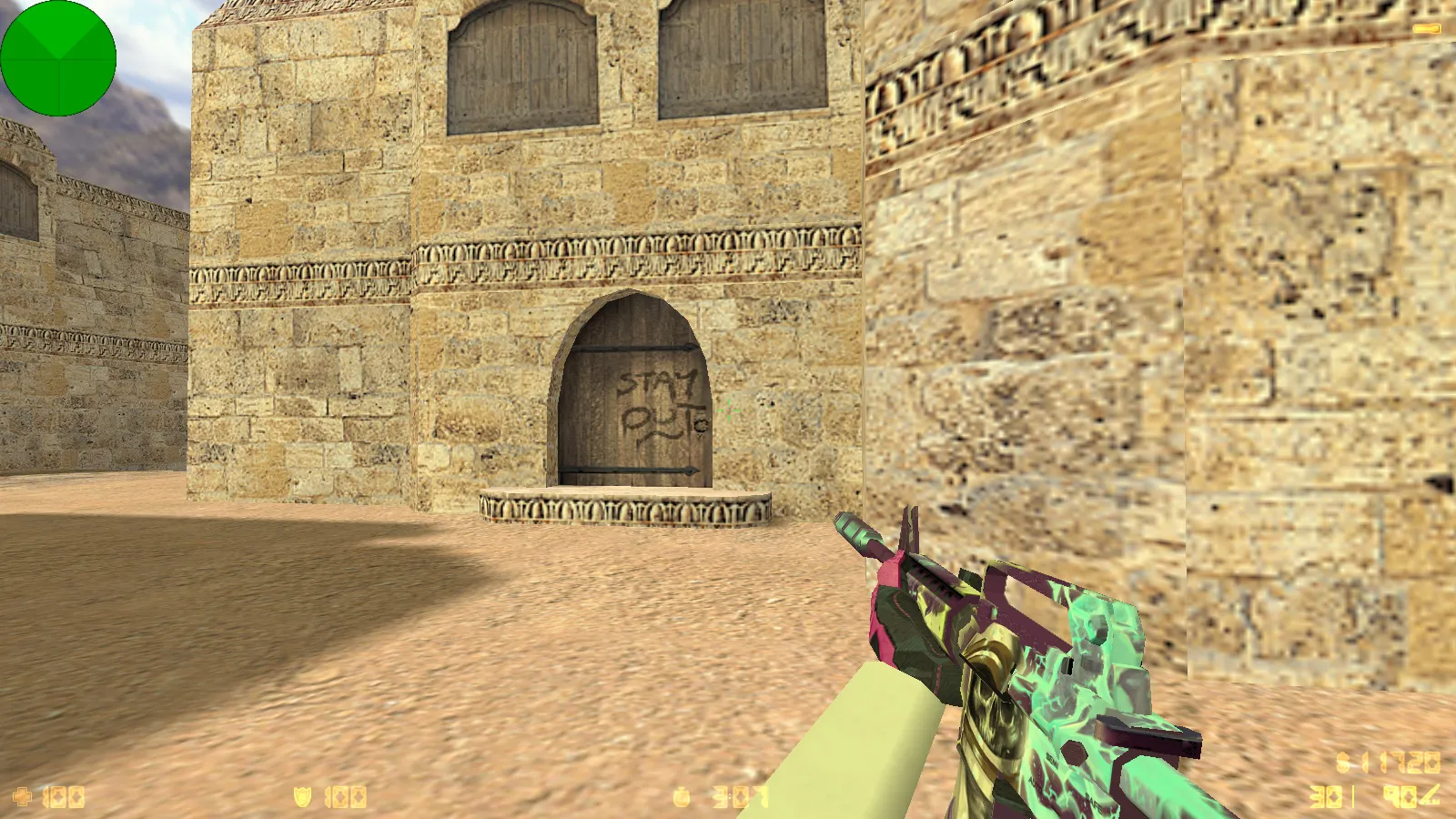 Скриншот CS 1.6 с вытянутыми руками: сборка с 30 скинами, GIGN/Guerilla фоном и оптимизированным конфигом