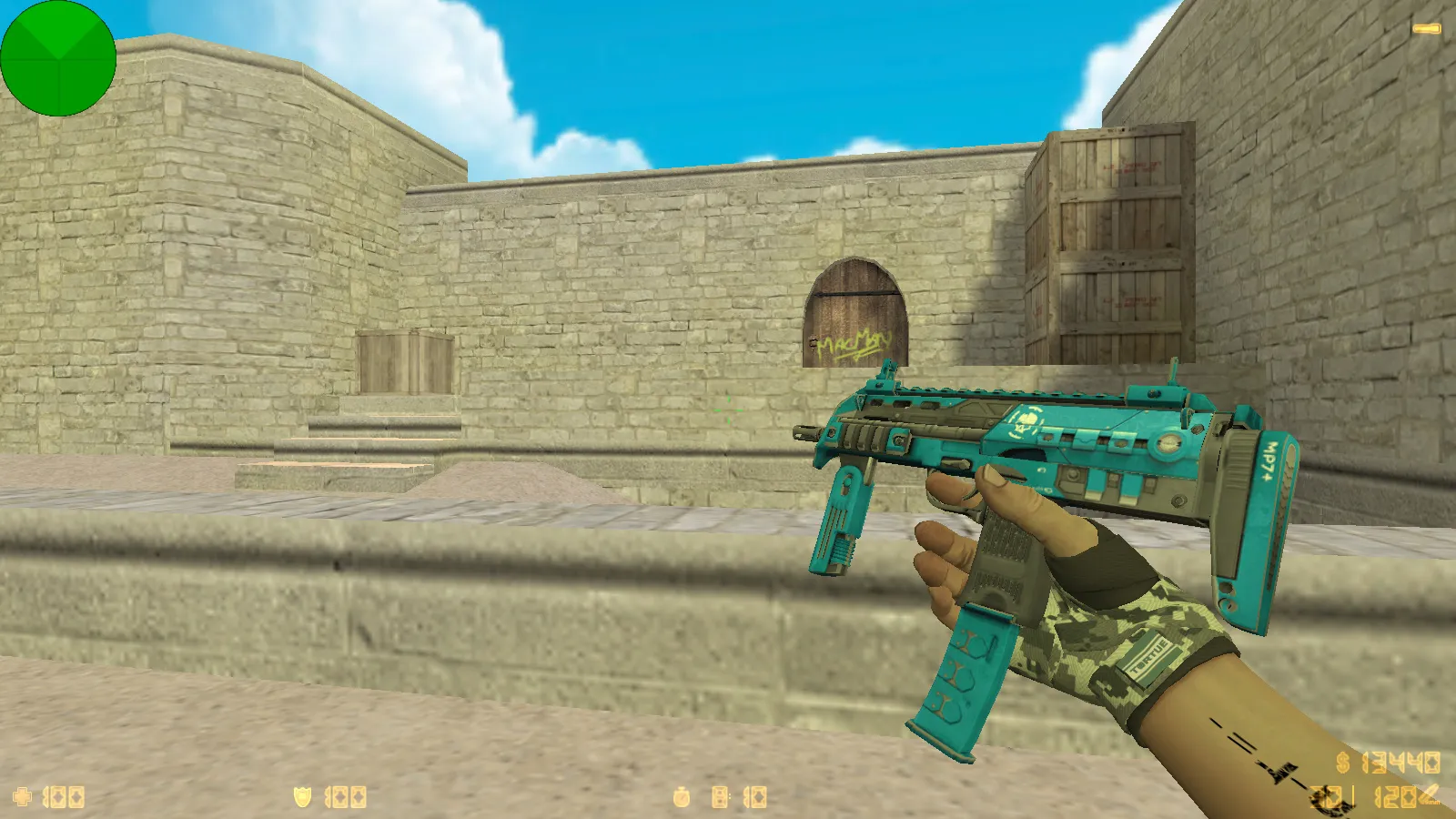 Скриншот  CS 1.6 Evolution: 28 скинов оружия, темное меню, пиксельные руки, обновленные звуки и оптимизированный конфиг