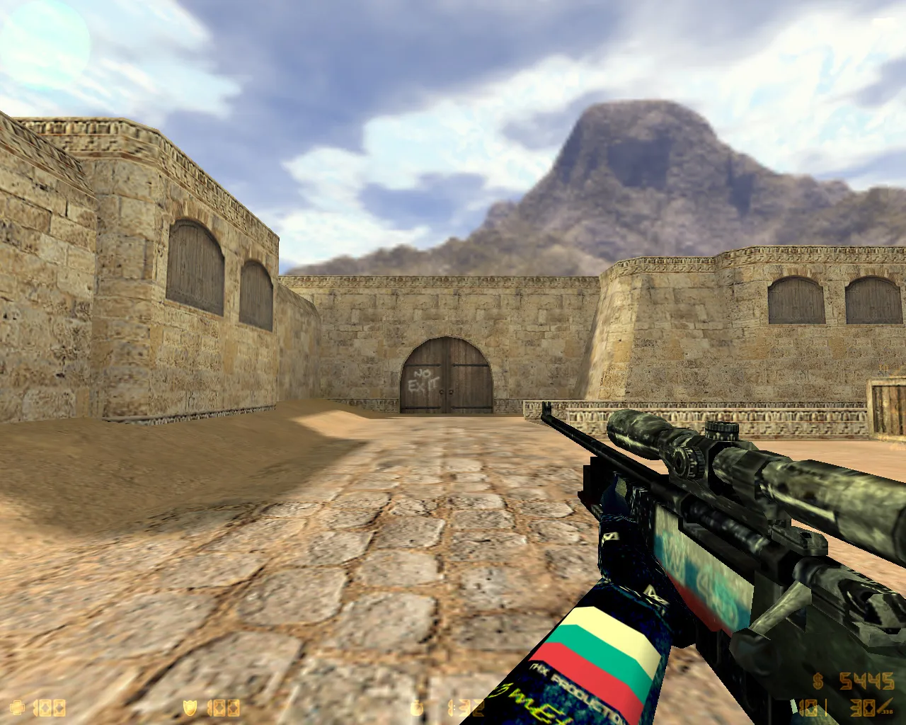 Скриншот CS 1.6 от KOT3: блогерская сборка с 7 правками, W45 ПНХ модели, темная тема меню, оптимизированный конфиг