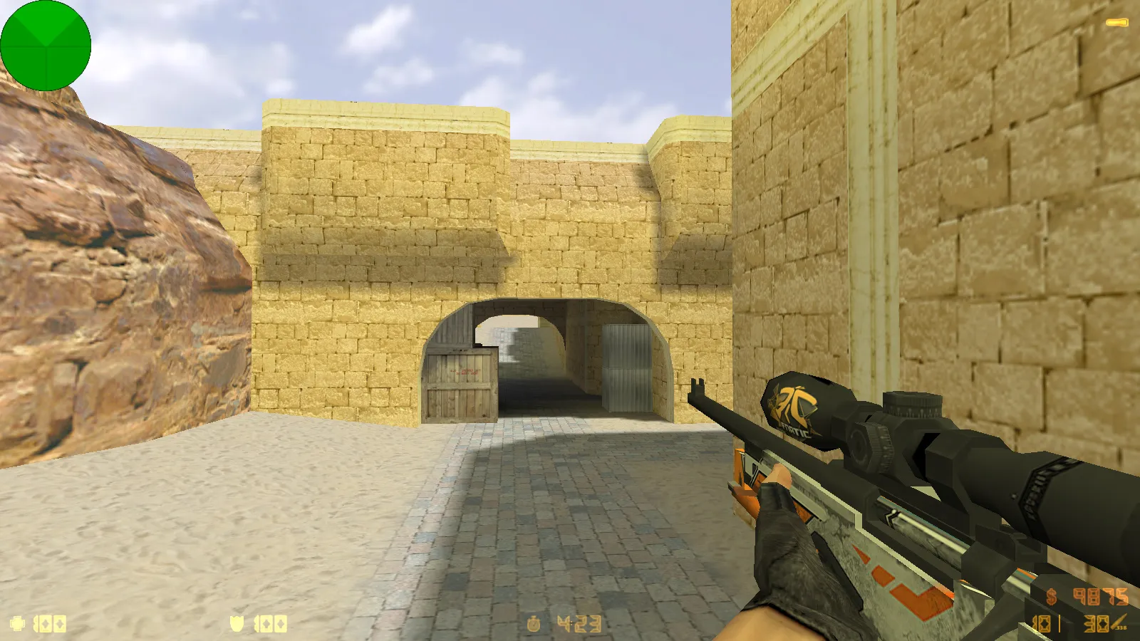 Скриншот  CS 1.6 от Mars — сборка с 10 скинами CS2, красно-синими моделями, черным меню и оптимизированным конфигом