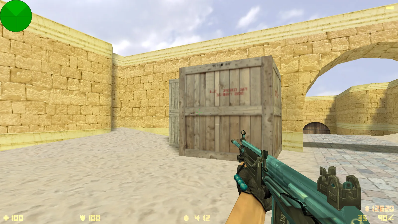 Скриншот  CS 1.6 от Mars — сборка с 10 скинами CS2, красно-синими моделями, черным меню и оптимизированным конфигом