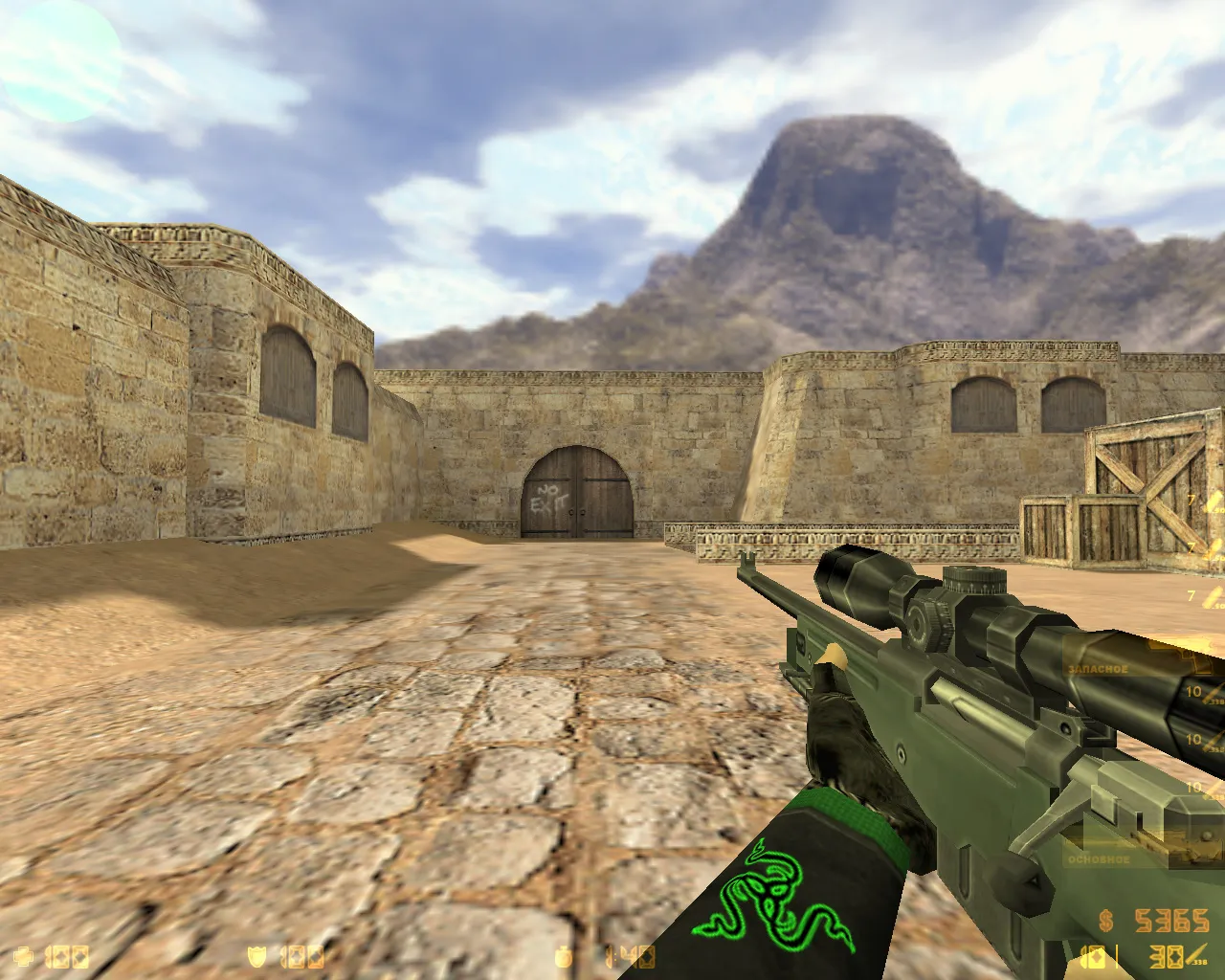 Скриншот CS 1.6 Razer сборка: графика Razer-рукава, красно-синие модели игроков, тема меню и оптимизированный конфиг