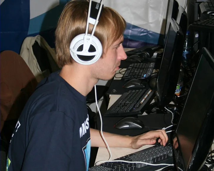 Скриншот Конфиг «400kg.cfg» для CS 1.6 – Уникальные настройки от про-игрока