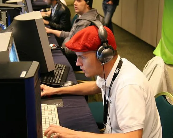 Скриншот Конфиг «ins.cfg» для Counter-Strike 1.6 - Профессионального Игрока Оскара Холма