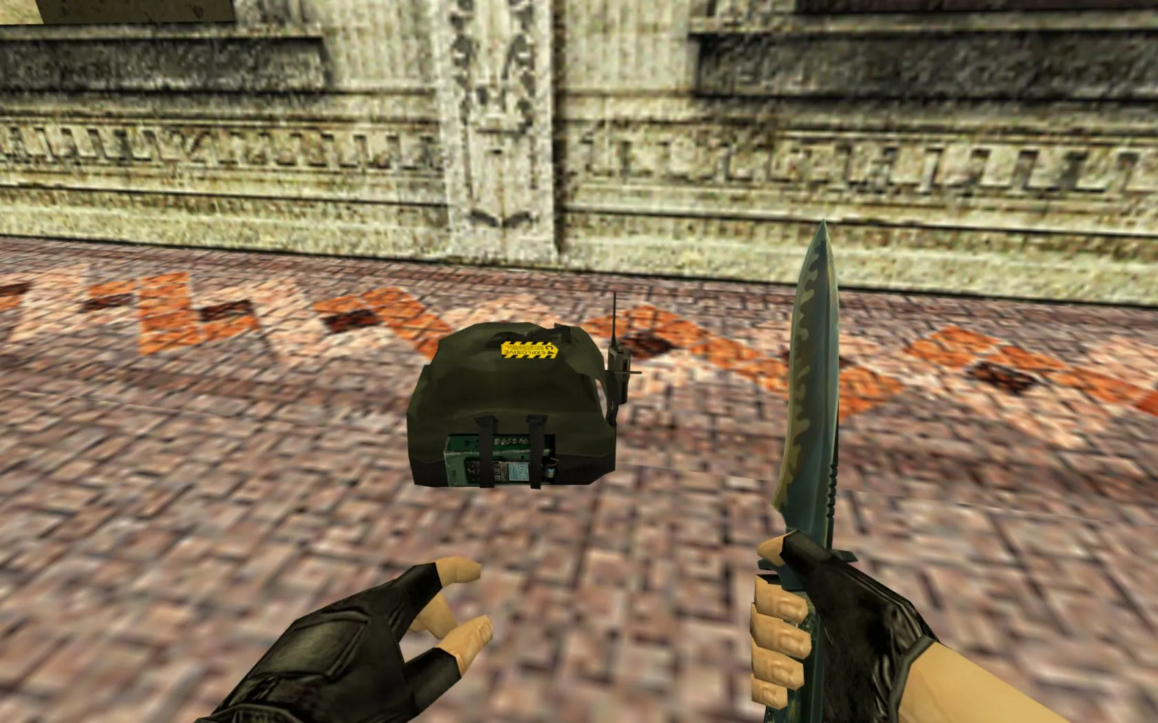 Скриншот  Модель v_ BackPack Partial reskin and hack для CS 1.6: p_ и w_ файлы, звуки, анимации осмотра