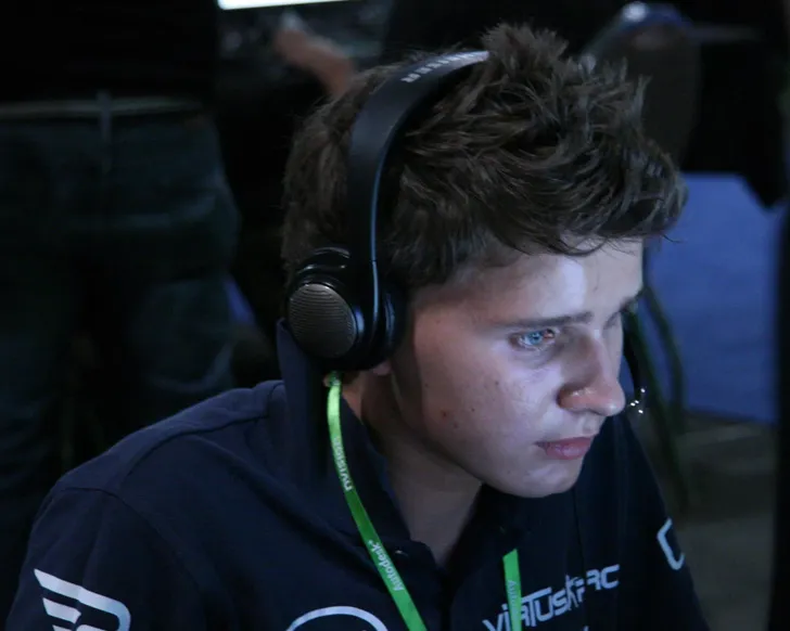 Скриншот Конфиг «ROMJkE.cfg» для CS 1.6 — Профессиональные настройки от Романа Макарова