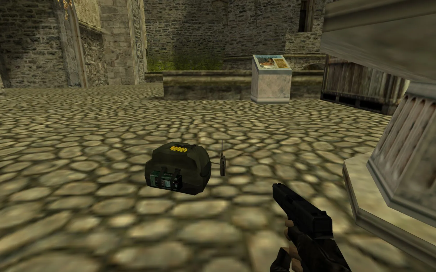 Скриншот  Модель v_ BackPack Partial reskin and hack для CS 1.6: p_ и w_ файлы, звуки, анимации осмотра