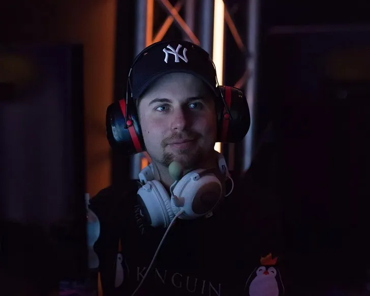 Скриншот Конфиг «dennis.cfg» для CS 1.6 - Профессиональные настройки от Денниса