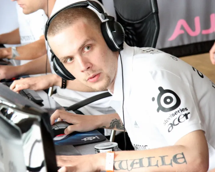 Скриншот Конфиг «walle.cfg» для CS 1.6 - скачать про-конфиг от Денниса Уолленберга