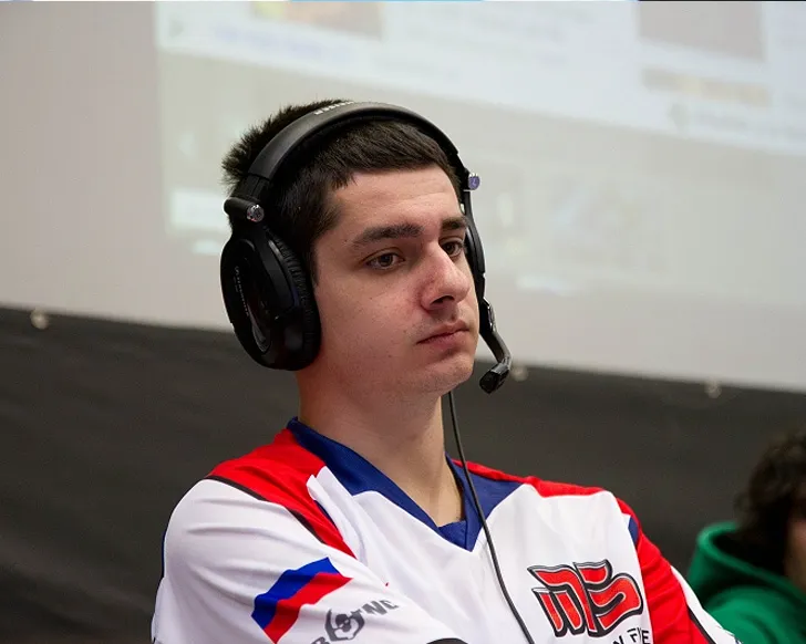 Скриншот Конфиг «ed1k.cfg» для CS 1.6 - Профессиональный Настройка от Эдуарда Иванова