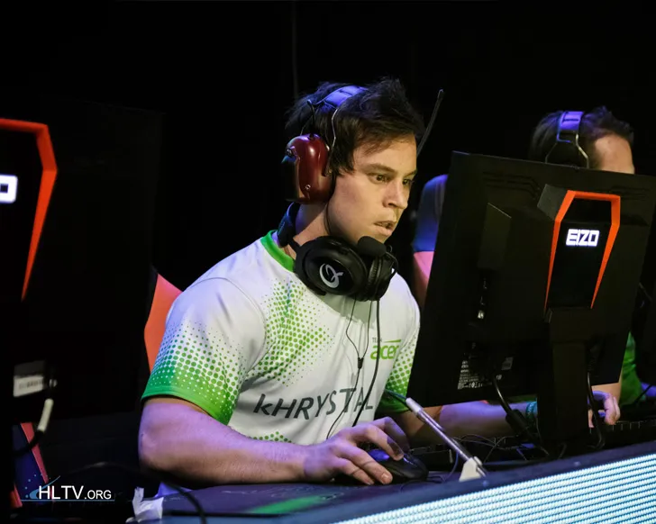 Скриншот Конфиг «kHRYSTAL.cfg» для CS 1.6 - Профессиональный игрок из Швеции