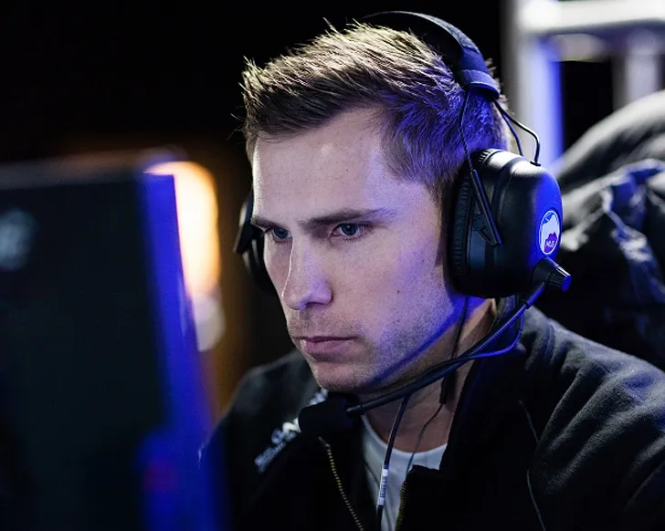 Скриншот Конфиг «Friis.cfg» для CS 1.6 - Настройки от Про-игрока