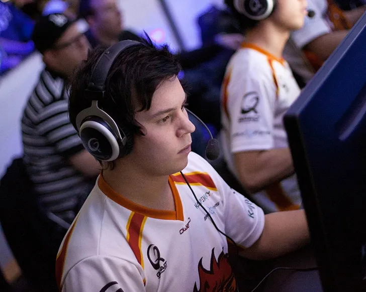 Скриншот Конфиг «kHRYSTAL.cfg» для CS 1.6 - Профессиональный игрок из Швеции